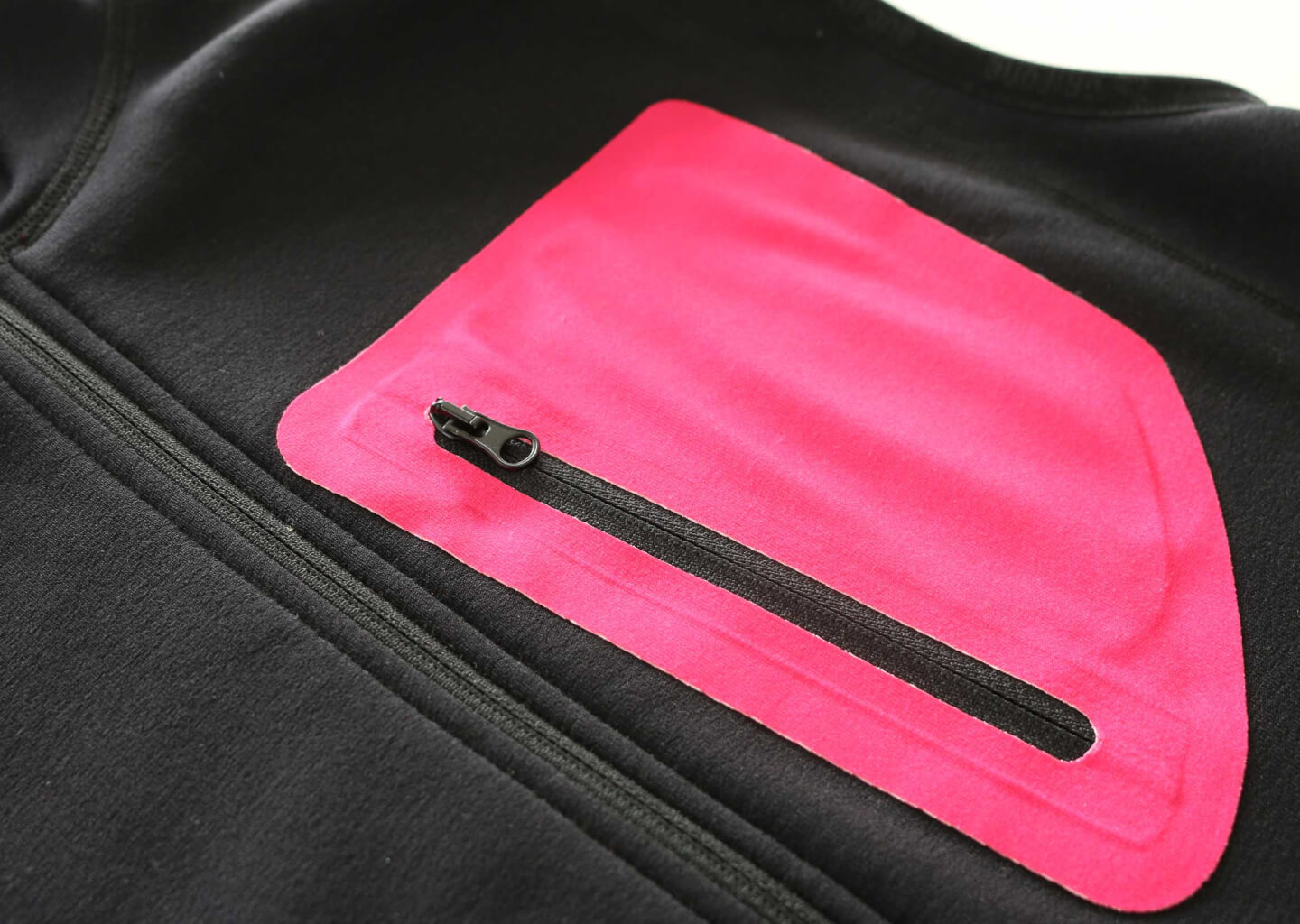 Abertura e aplicação de fecho com acabamento em flex-1